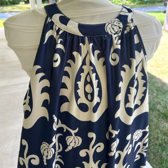 Loveu.dear-Navy and Cream floral Sleeveless Blouse - Picture 3 of 7